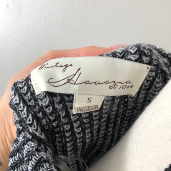 Gorgeous Black Zipper Detailed Sweater - Picture 9 of 13